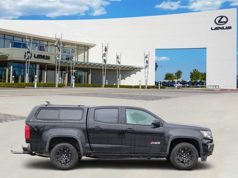 Used 2021 Chevrolet Colorado Z71 w/ Z71 Midnight Edition image 2