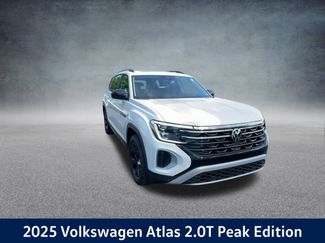 New 2025 Volkswagen Atlas Peak Edition SE video 3