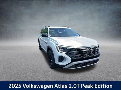 New 2025 Volkswagen Atlas Peak Edition SE image 3