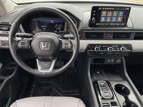 Certified 2025 Honda Pilot Elite image 12
