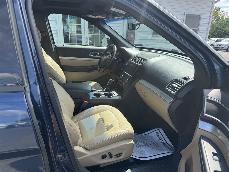 Used 2016 Ford Explorer XLT w/ Equipment Group 202A AWD/4WD image 15