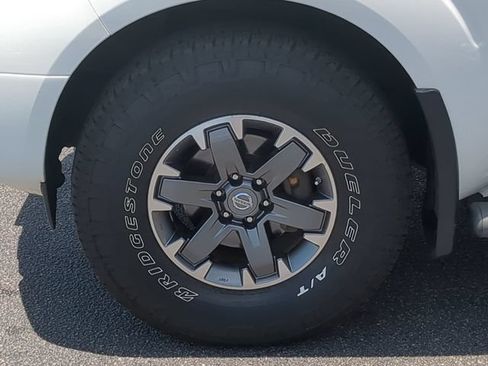Used 2018 Nissan Frontier PRO-4X AWD/4WD image 10