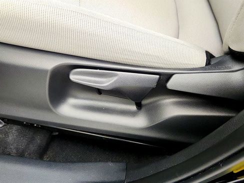 Used 2025 Toyota Corolla Cross L FWD image 10