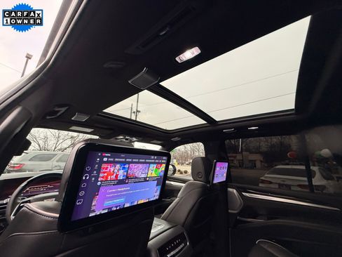 Used 2025 Cadillac Escalade Sport w/ Touring Package image 17