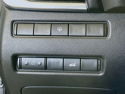 Used 2023 Nissan Rogue SL w/ SL Premium Package FWD image 17