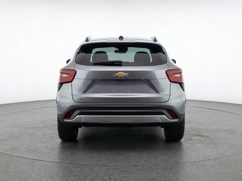 Used 2025 Chevrolet Trax LT FWD image 7