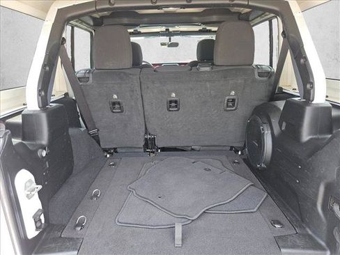 Used 2023 Jeep Wrangler Unlimited Rubicon AWD/4WD image 9