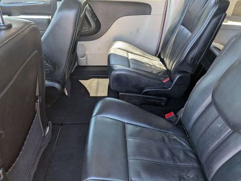 Used 2013 Chrysler Town & Country Touring-L w/ Driver Convenience Group FWD image 24