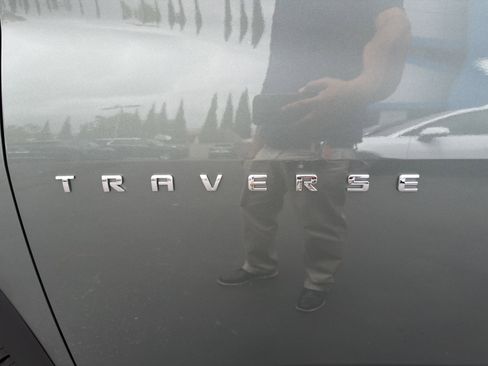 Used 2023 Chevrolet Traverse LT FWD image 39