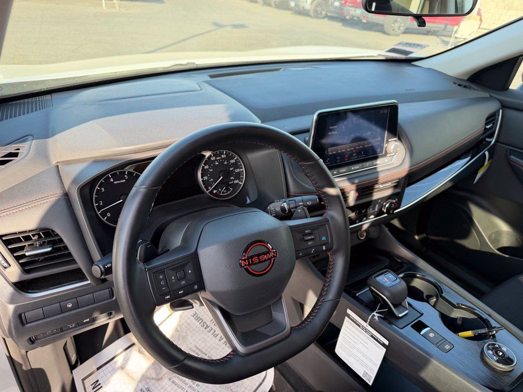Used 2025 Nissan Rogue SV AWD/4WD image 14