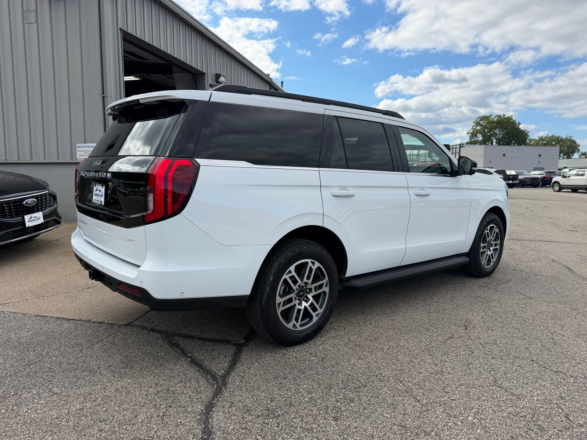 Used 2025 Ford Expedition Active AWD/4WD image 4