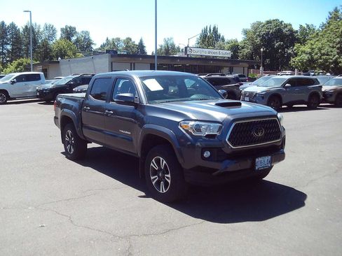 Used 2019 Toyota Tacoma TRD Sport AWD/4WD image 7