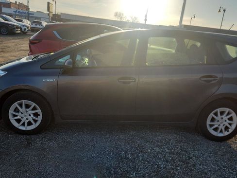 Used 2014 Toyota Prius V Three image 7