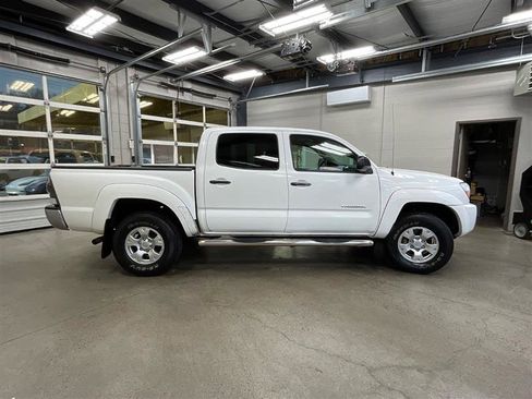 Used 2010 Toyota Tacoma PreRunner image 6