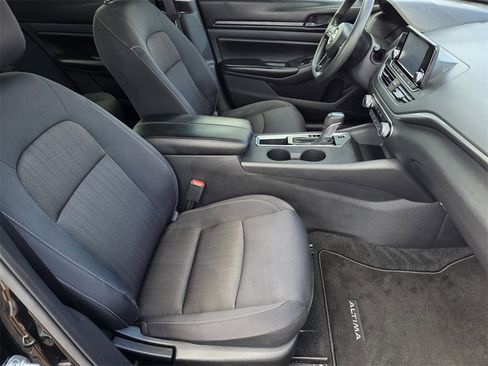 Used 2024 Nissan Altima 2.5 S image 11