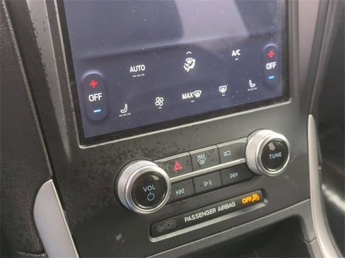 Used 2024 Ford Edge SEL image 25