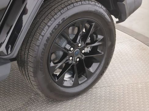 Used 2025 Jeep Wrangler Unlimited Sahara image 14