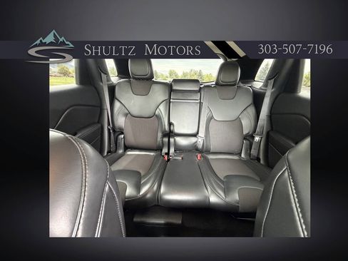 Used 2018 Jeep Cherokee Latitude Plus w/ Cold Weather Group AWD/4WD image 20