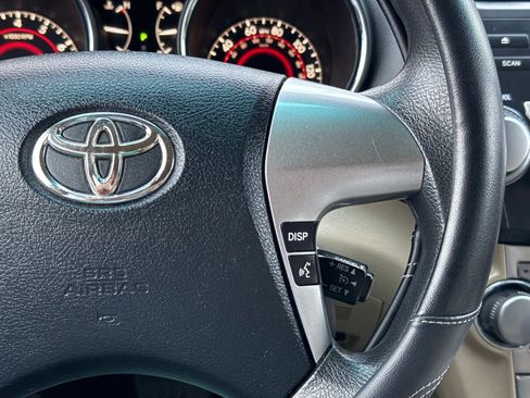 Used 2011 Toyota Highlander 2WD w/ Tech Pkg image 29