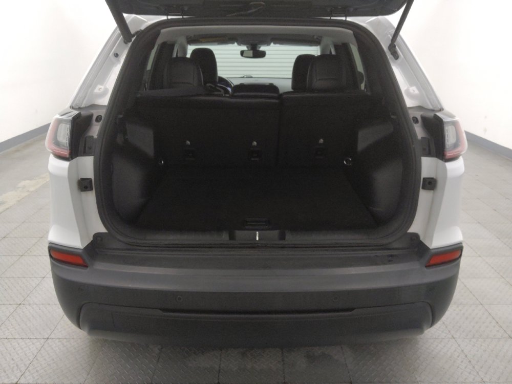 Used 2019 Jeep Cherokee Latitude Plus w/ Comfort/Convenience Group FWD image 29