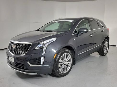 Used 2023 Cadillac XT5 Premium Luxury w/ Technology Package AWD/4WD image 2