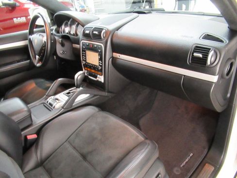 Used 2010 Porsche Cayenne GTS image 27