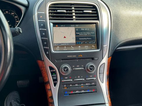 Used 2018 Lincoln MKX Reserve w/ Lincoln MKX Climate Package image 32