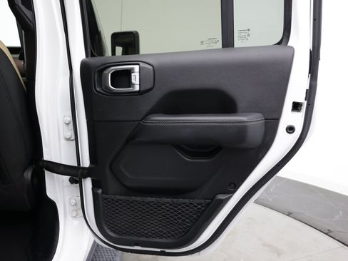 Used 2020 Jeep Wrangler Unlimited Sahara AWD/4WD image 31