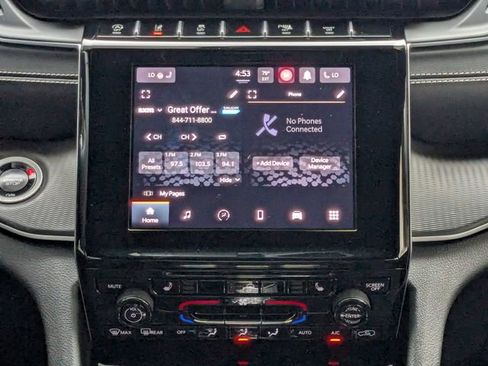 Used 2024 Jeep Grand Cherokee Altitude image 23