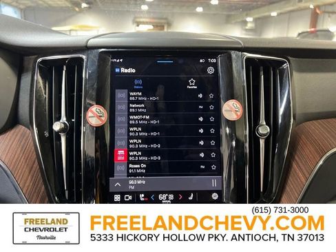 Used 2023 Volvo XC60 B5 Plus image 31