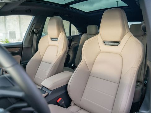 New 2026 Porsche Macan 4 Electric AWD/4WD image 5