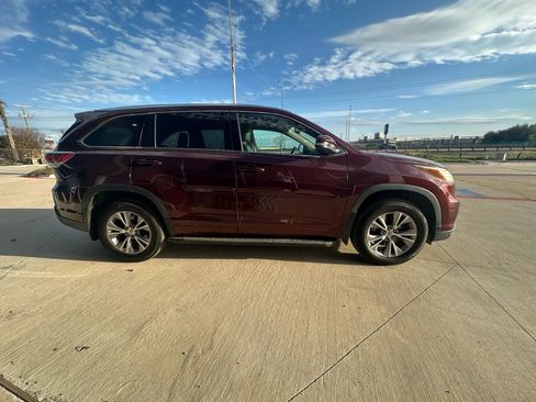 Used 2015 Toyota Highlander XLE image 6