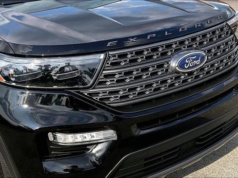 Used 2022 Ford Explorer XLT w/ Equipment Group 202A AWD/4WD image 31