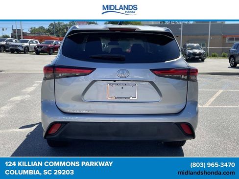 Used 2023 Toyota Highlander L FWD image 5