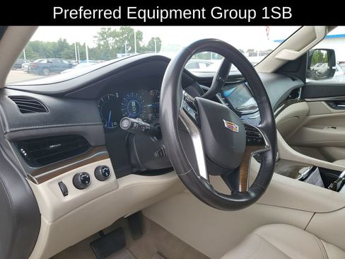 Used 2020 Cadillac Escalade 4WD image 7