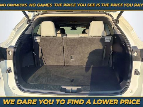 Used 2025 Toyota Highlander XLE AWD/4WD image 12
