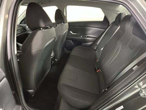Certified 2024 Hyundai Elantra SE FWD image 30