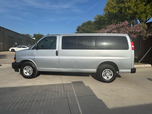 Used 2019 Chevrolet Express 2500 LS w/ Driver Convenience Package RWD image 4