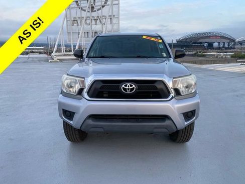 Used 2014 Toyota Tacoma PreRunner w/ SR5 Package RWD image 3