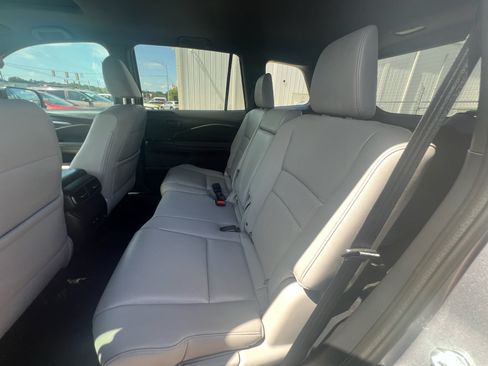 Used 2025 Honda Passport EX-L image 16