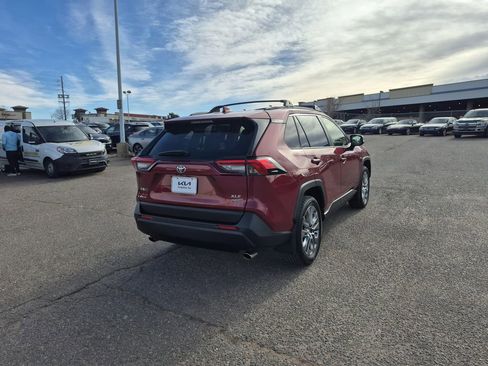 Used 2023 Toyota RAV4 XLE Premium image 5