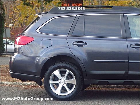 Used 2013 Subaru Outback 2.5i Limited w/ Moonroof Pkg AWD/4WD image 32