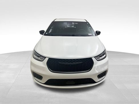Used 2024 Chrysler Pacifica Limited FWD image 8