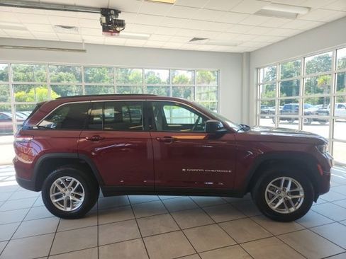 Certified 2024 Jeep Grand Cherokee Laredo X RWD image 4
