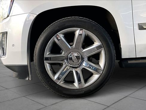 Used 2017 Cadillac Escalade Platinum image 10