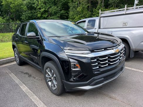 Used 2026 Chevrolet Equinox LT FWD image 3