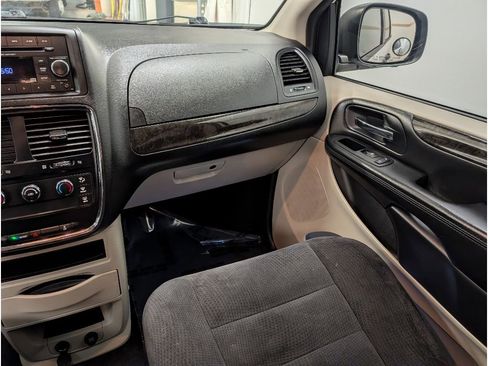 Used 2014 Dodge Grand Caravan American Value Package w/ UConnect Hands-Free Group image 12