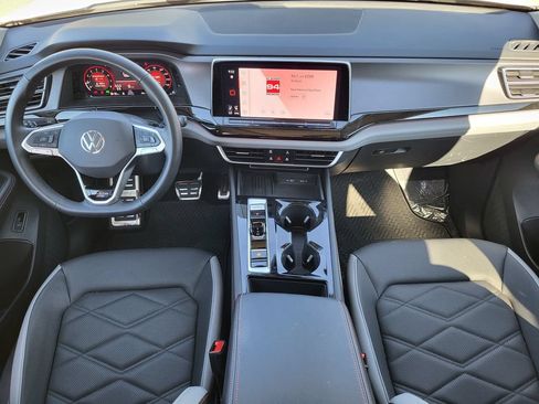 Used 2025 Volkswagen Atlas Peak Edition SE AWD/4WD image 25