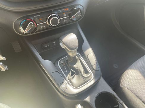 Used 2025 Kia Soul LX w/ LX Technology Package FWD image 39
