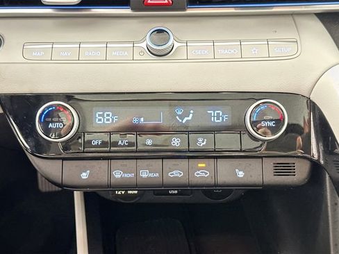 Used 2025 Hyundai Elantra Limited FWD image 15